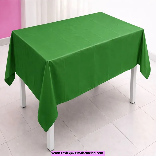 Yeşil Masa Örtüsü